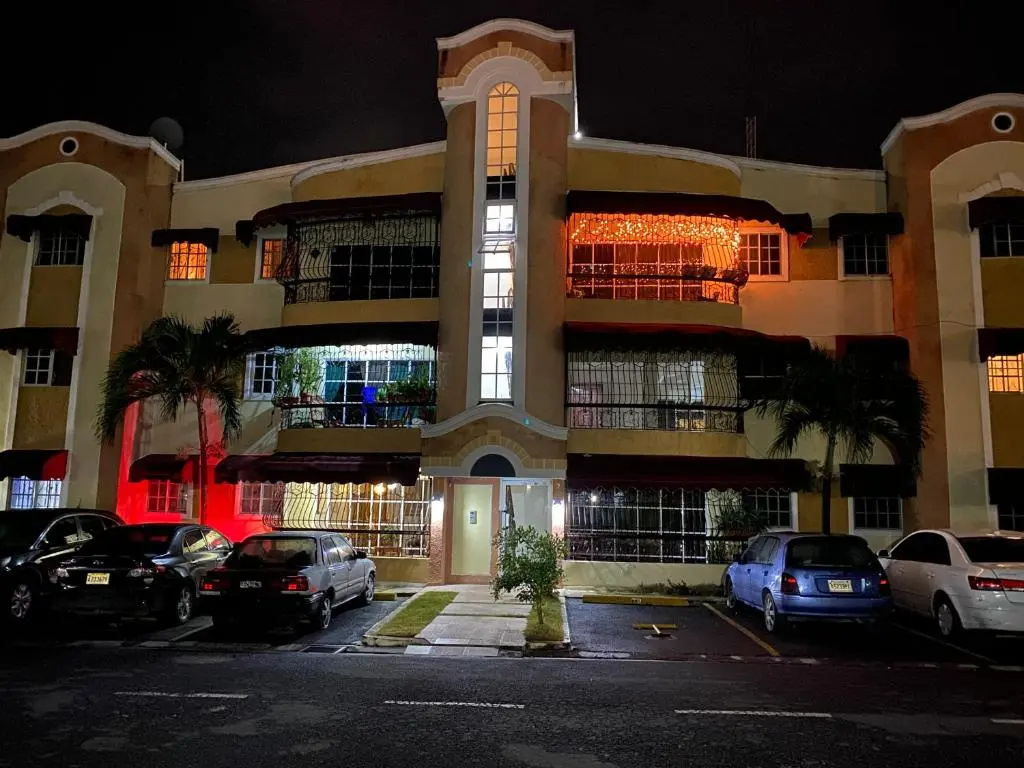 1 DR Huge cozy 3bedroom apartment to stay
