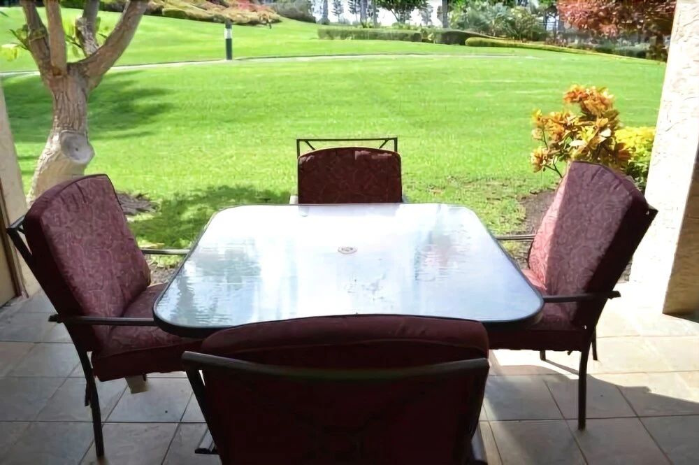 Hawaii Living! Close To Beaches! 2 Bed/2 Bath 2 Bedroom Condo