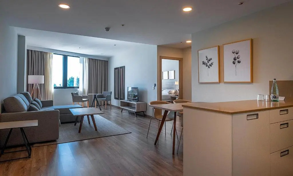 2 Bedrooms Apartment