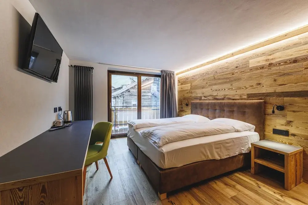 Standard Double room with balcony (full double bed)