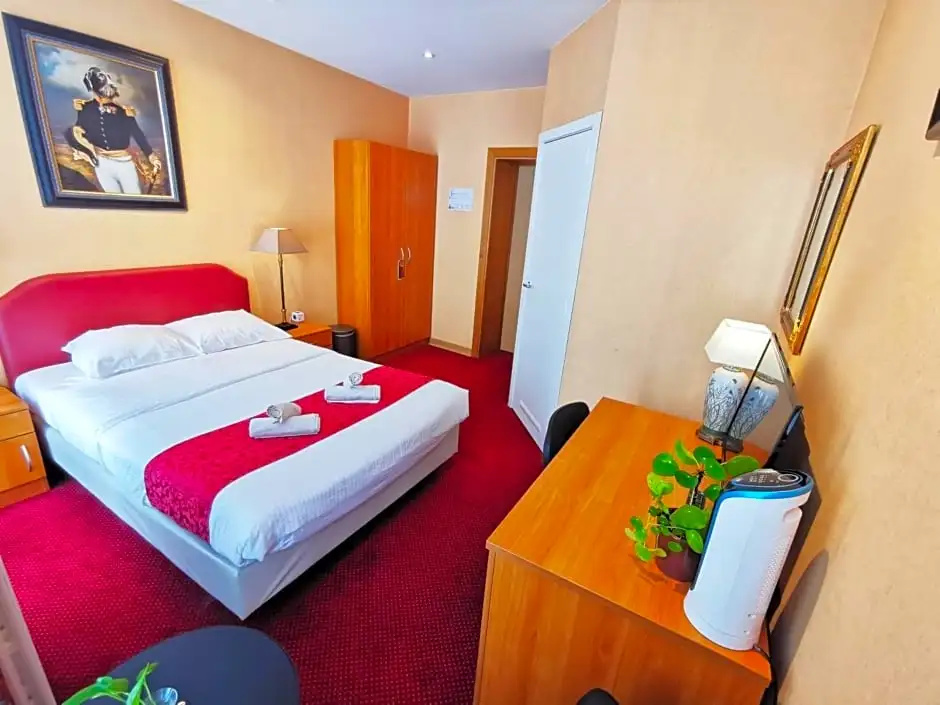Classic Double room (full double bed)