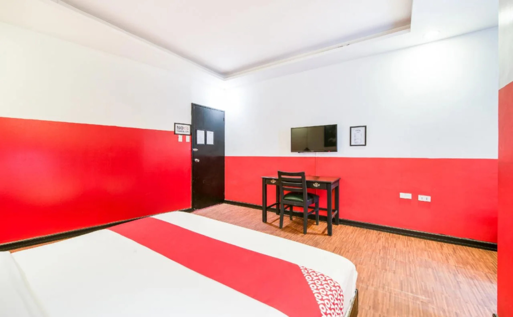 Red Rose Hotel