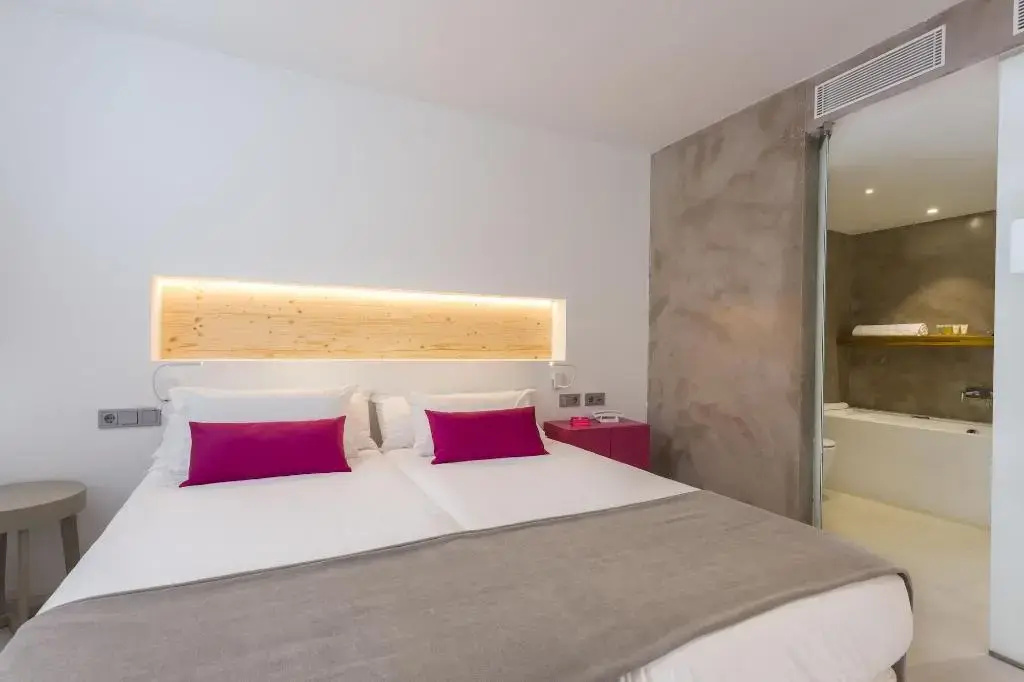 One Ibiza Suites — фото