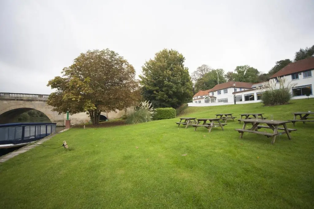 Shillingford Bridge Hotel - Général