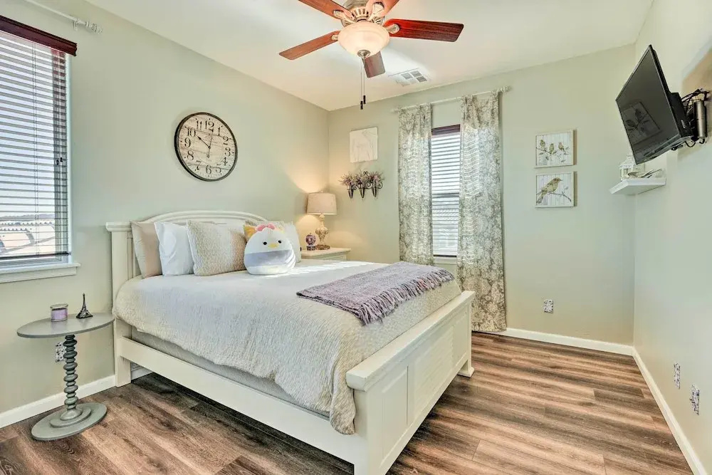 Luxe Goodyear Home w/ Serene Backyard & Game Room - фото 7