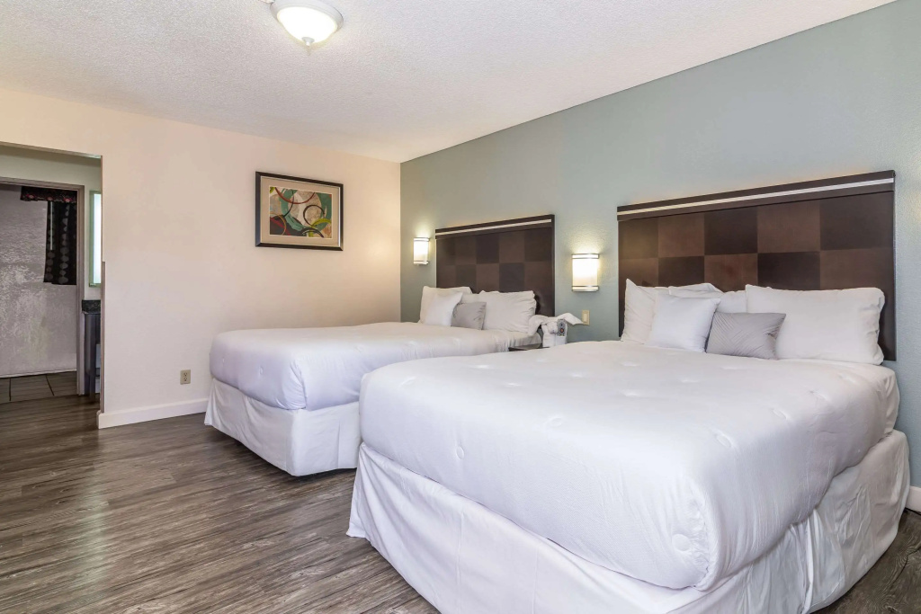 Standard Quadruple room