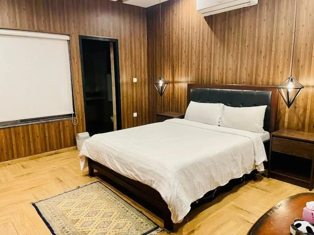 12 Avenue Lahore
