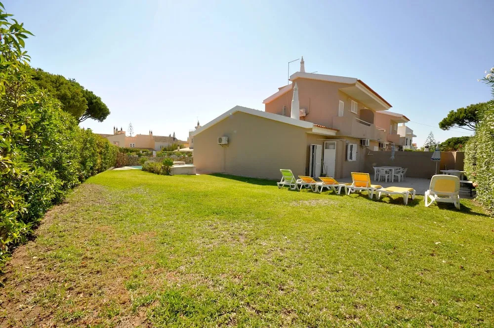 Stylish and Well-equipped, Private Pool, Close to Amenities, Free AC & Wifi
