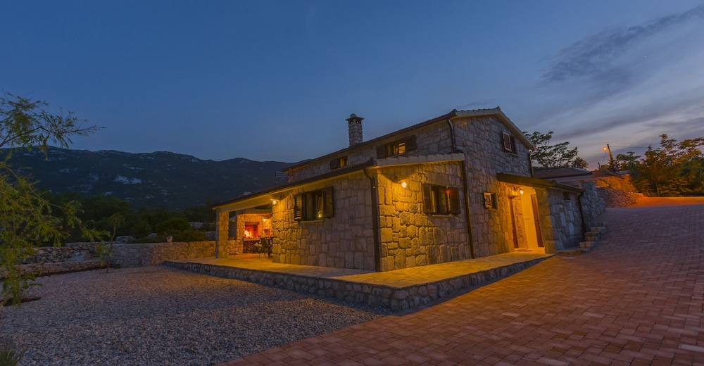 Rustic Villa Fragola With Heated Pool