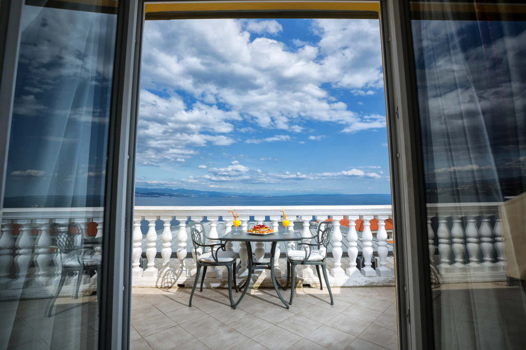 Balcony & Terrace