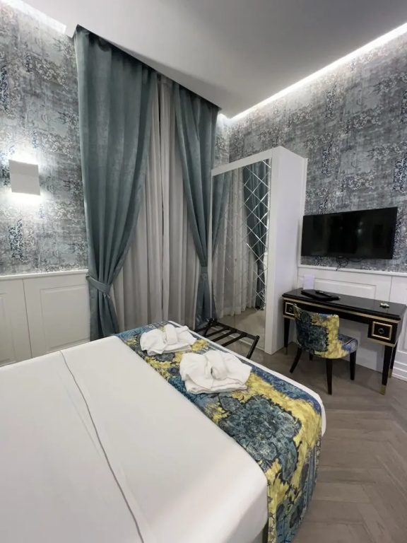 Deluxe Double room with city view (full double bed)