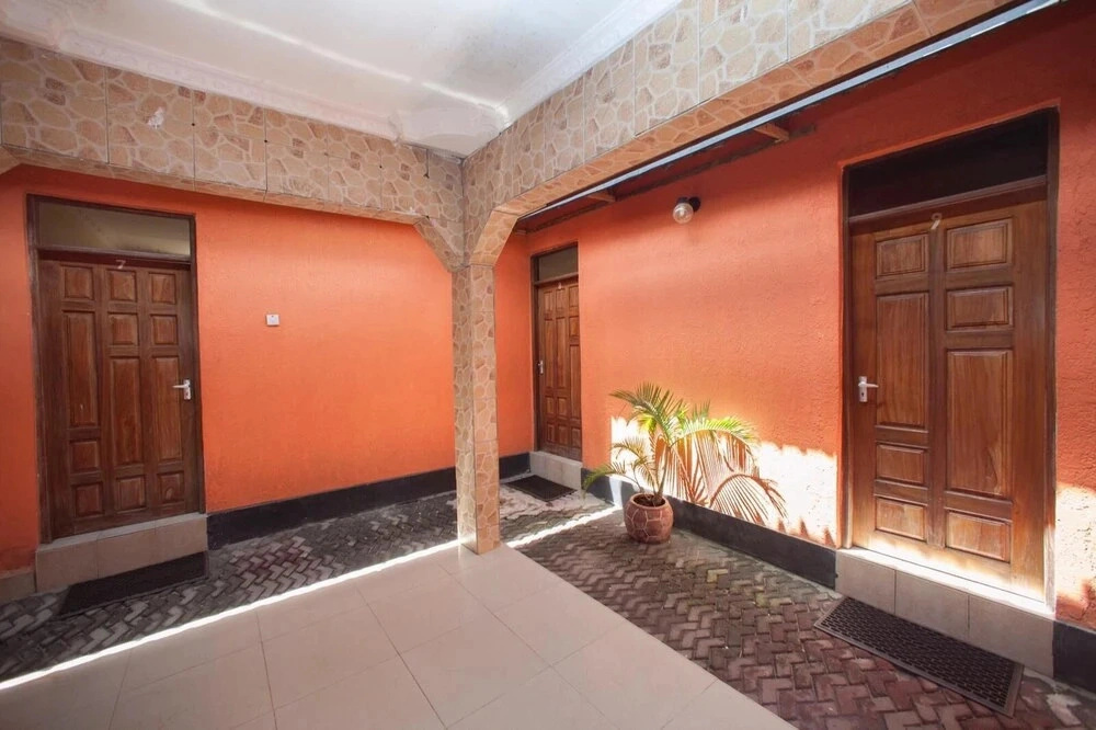Ibizza Inn