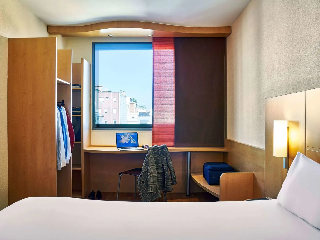 Отель ibis Barcelona Centro Sagrada Familia в Барселоне