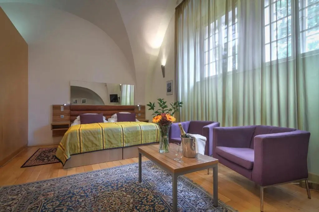 Standard Family room
