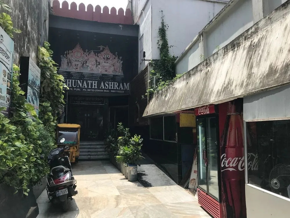 Goroomgo Raghunath Ashram Puri