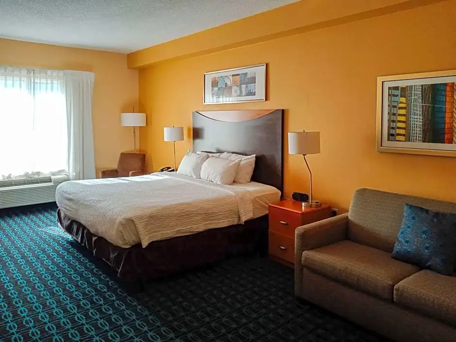Double Suite (full double bed)