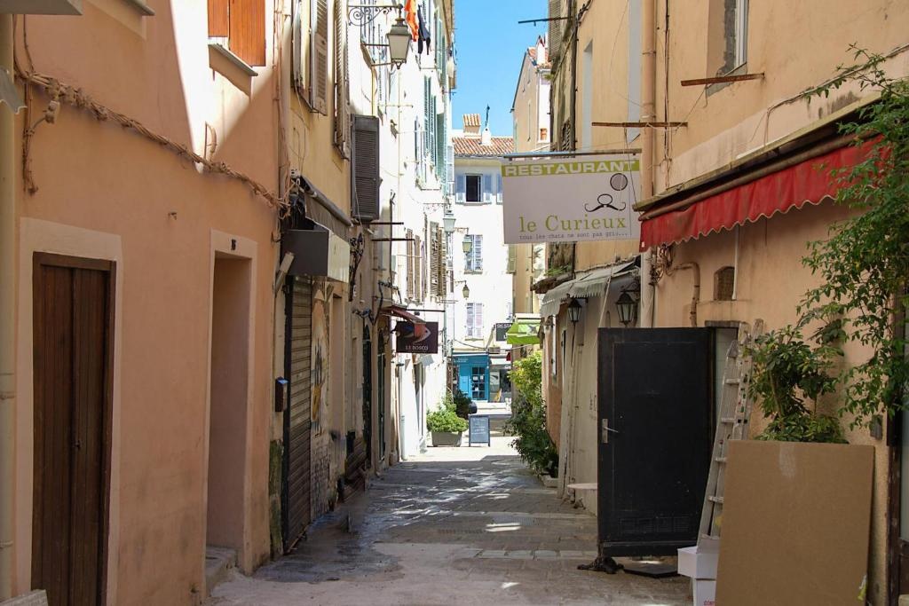 Charming Flat In The Heart Of The Old Town Of Ajaccio - Welkeys