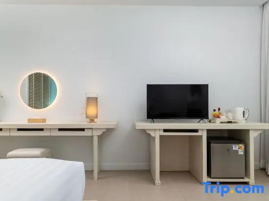 Трёхместный номер Deluxe с балконом в The Briza Beach Resort Khaolak