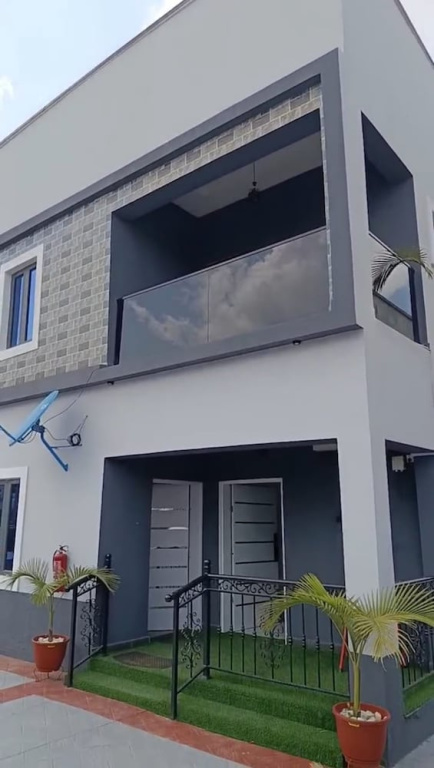 Dwellux Apartment