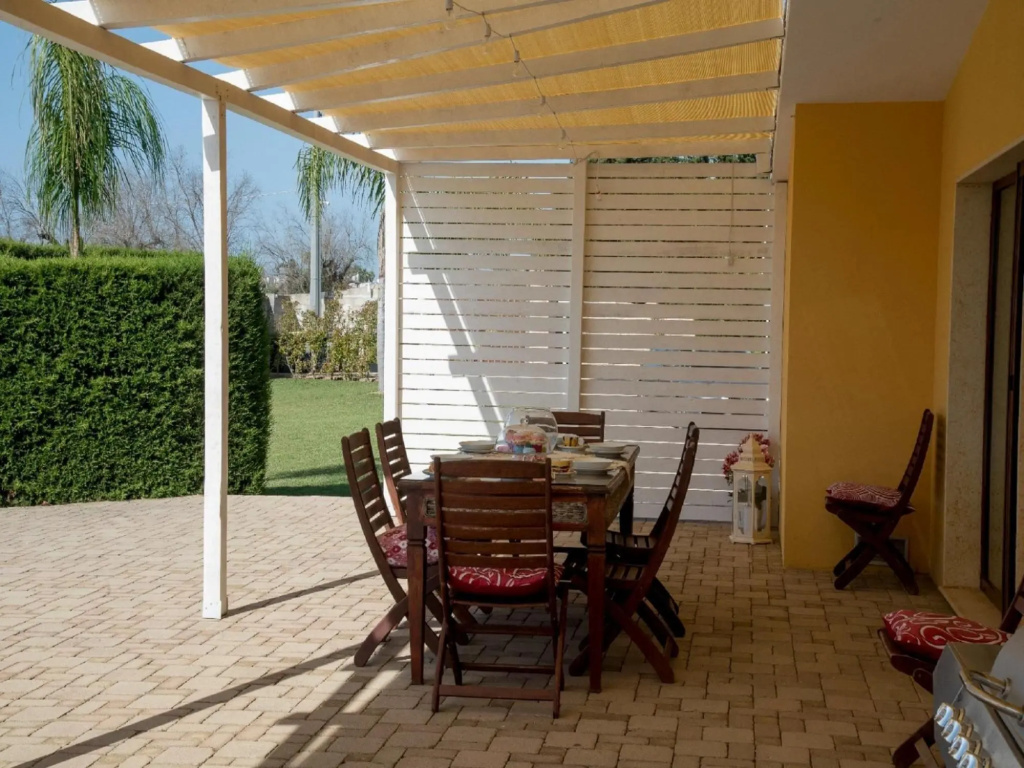 villa with private pool and air conditioning