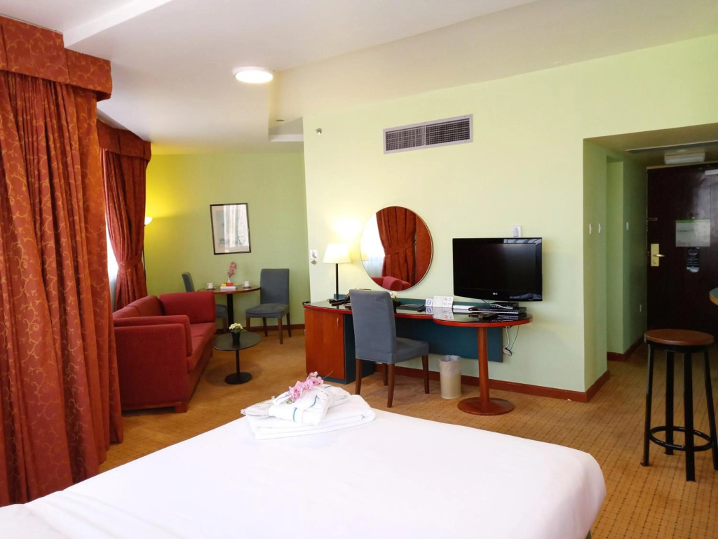Отель Al Diar Dana Hotel в Абу-Даби