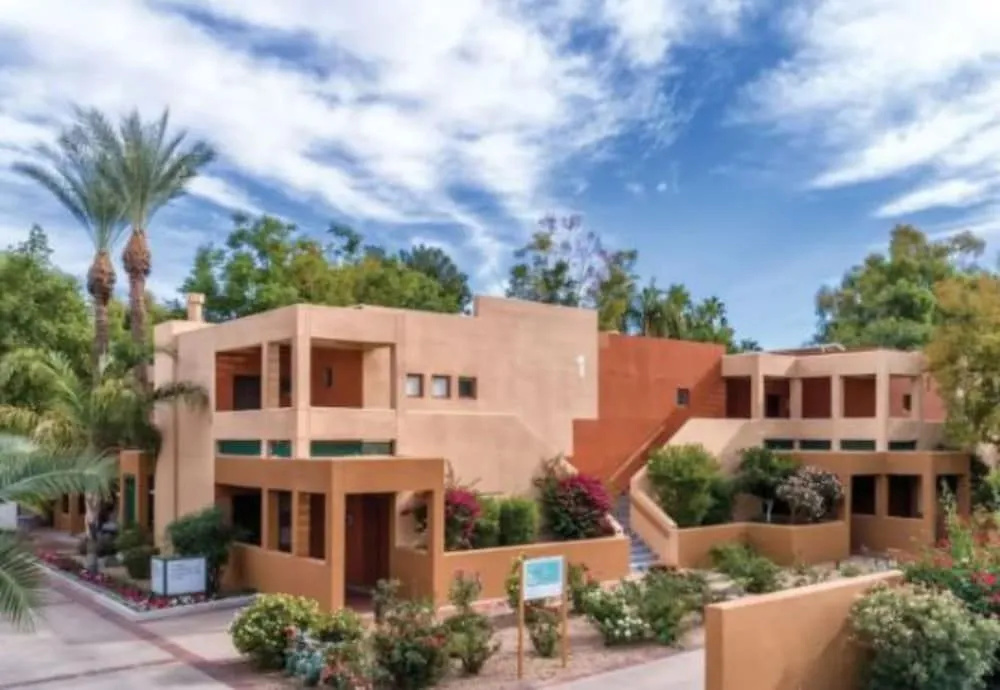 Private One Bedroom Condo on Golf Course, free parking