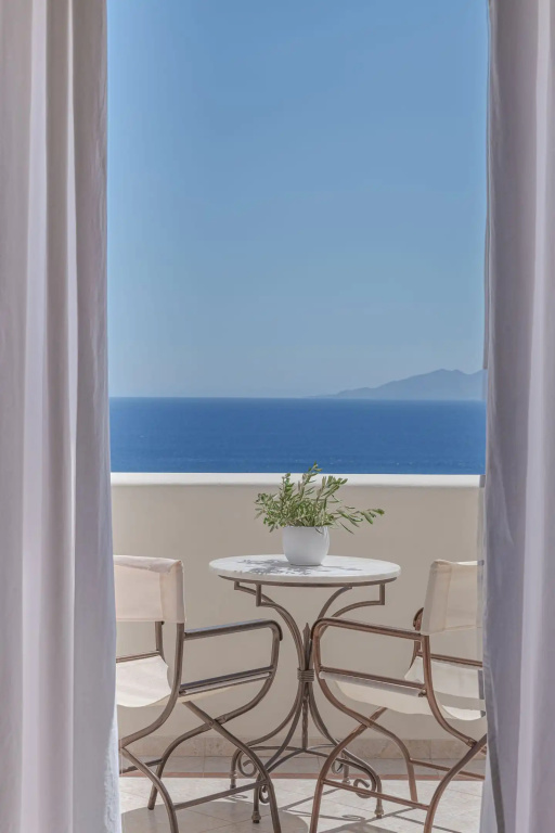Deluxe room with sea view