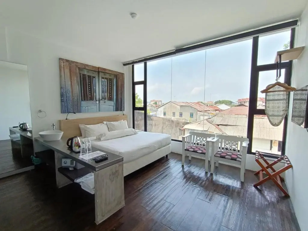 Deluxe Double room (full double bed)