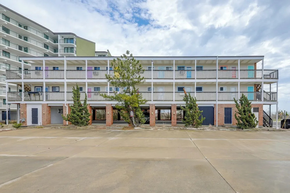 Walk to Beach! Ocean City Haven w/ Balcony & Views