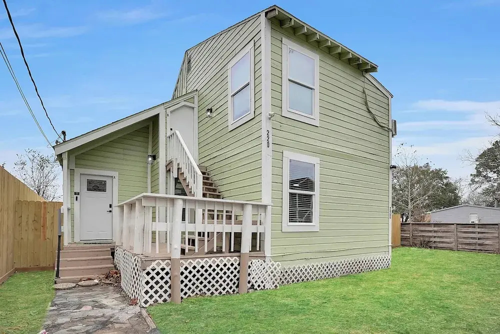 Boardwalk Bungalow 2 Up to 3