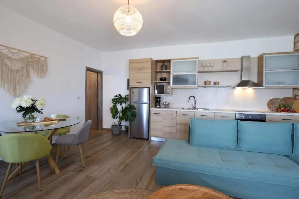 2 Bedrooms Cottage