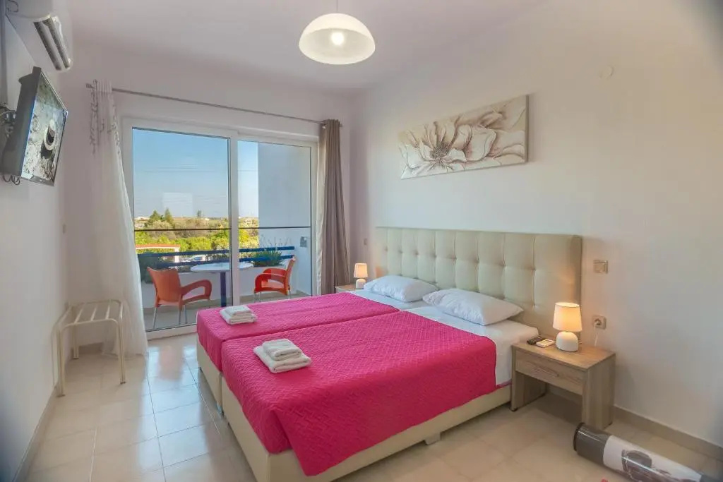 2 Bedrooms Apartment