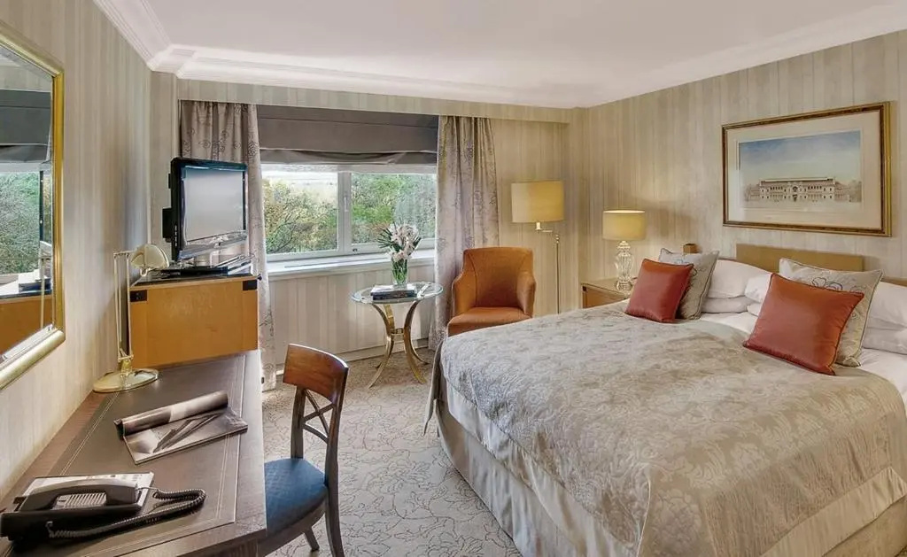 Classic High Floor Double room (full double bed)
