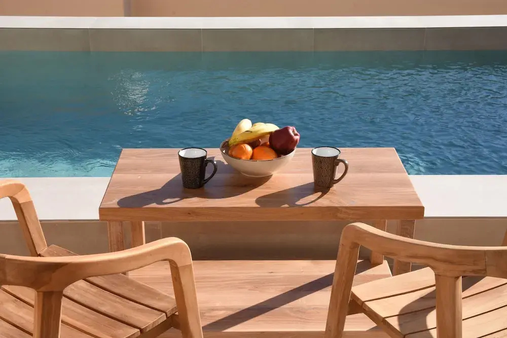 Santorini - Villa - Sleeps 4 - Pool - Parking