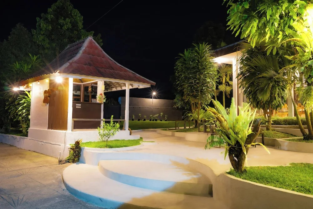 Nirvana Hotel Resort Tetebatu