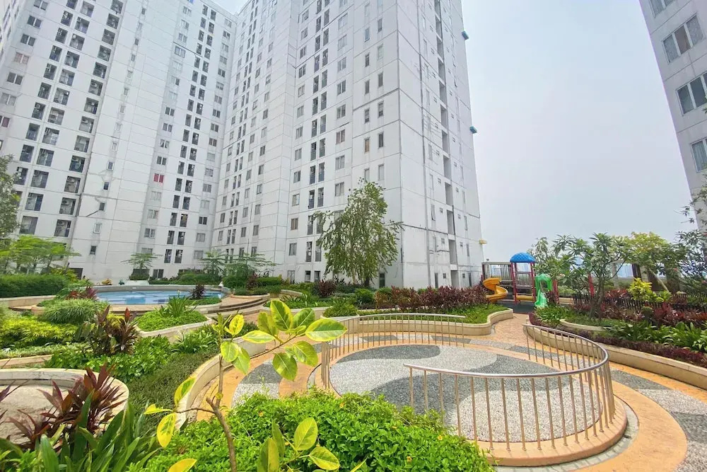 Serene And Warm 2Br At Apartment Bassura City