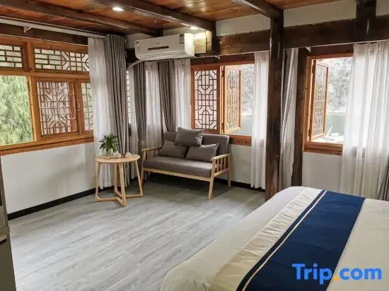 Standard Double room with river view (full double bed)