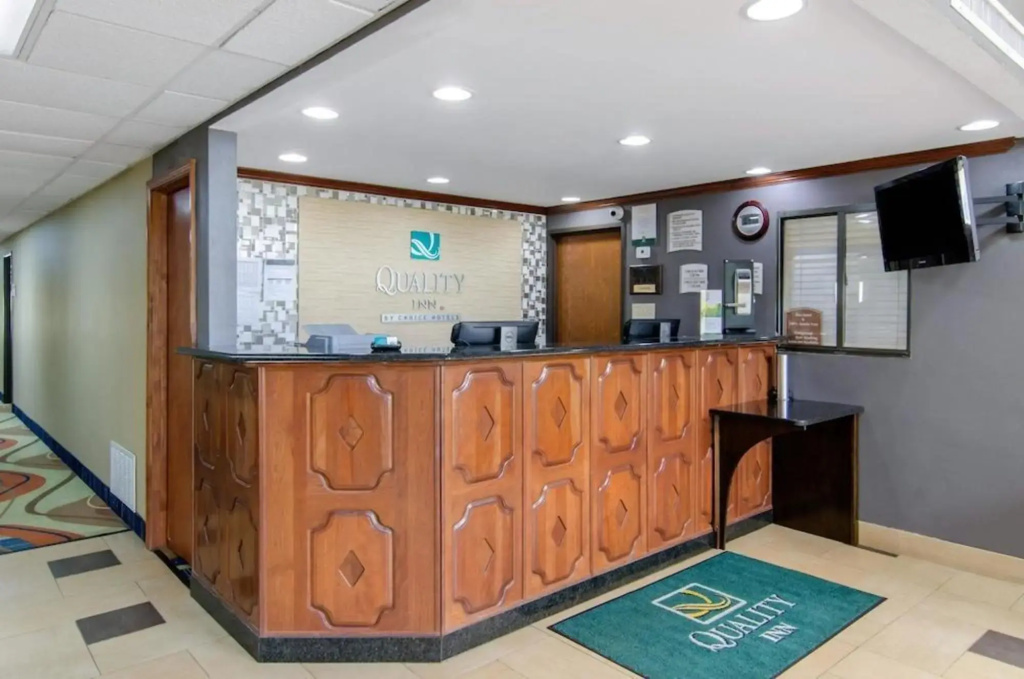 Lobby & Reception