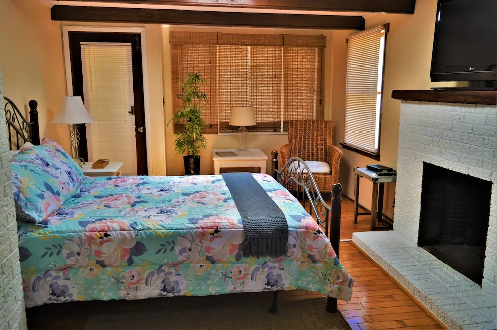 Deluxe Double room with garden view (full double bed)