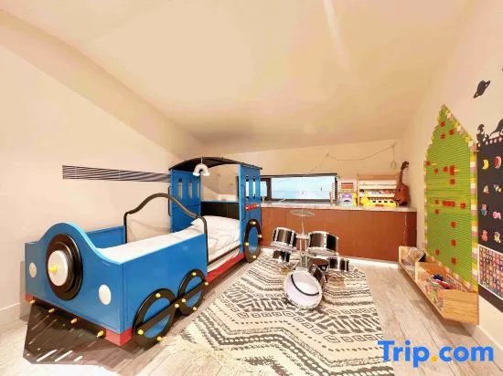 4 Bedrooms Duplex Apartment