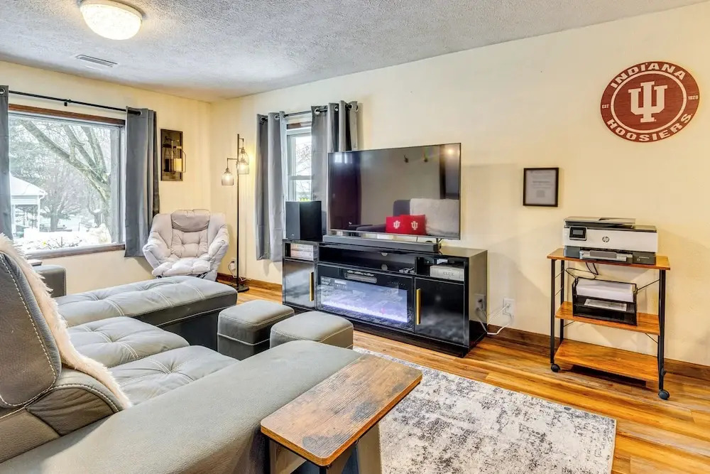 1 Mi to IU: Hoosier Home w/ Fire Pit & Fenced Yard — фото 2