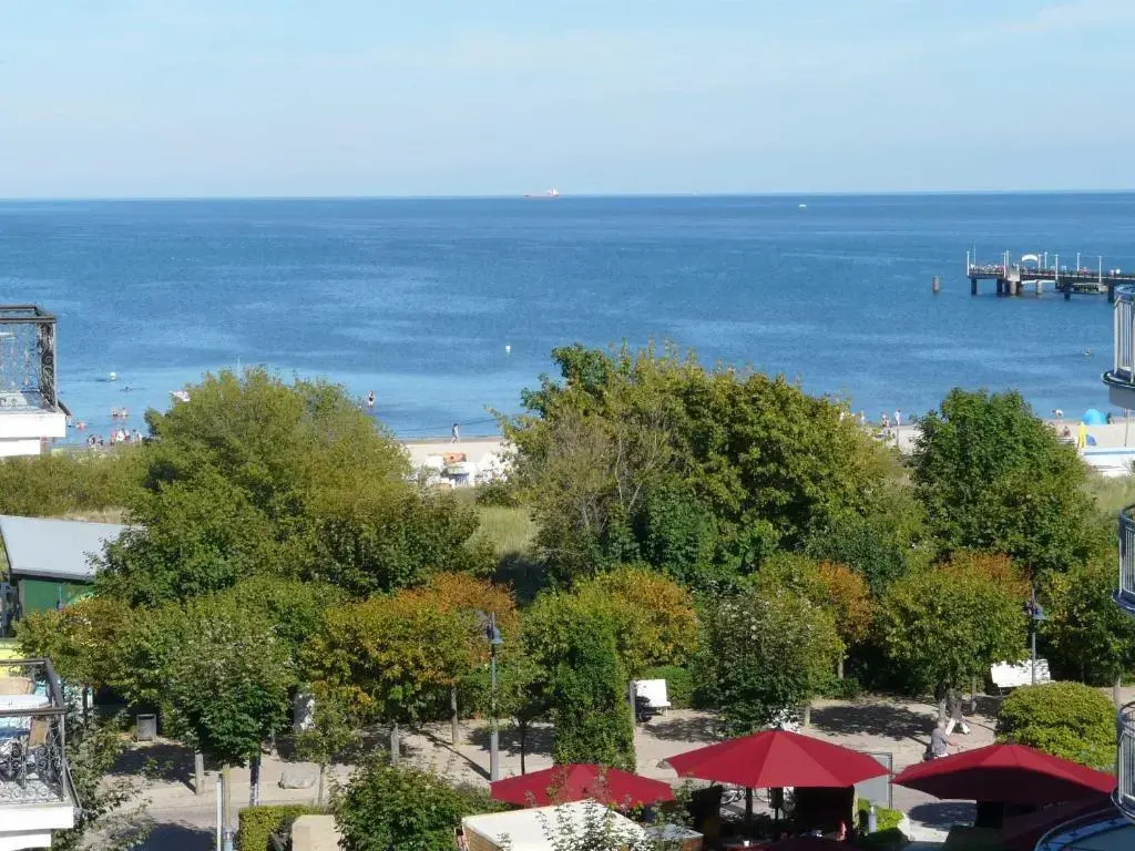 3RW_Terrasse _ Schlo_ Hohenzollern