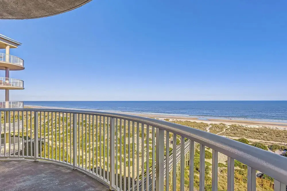 Oceanfront 5th-floor Condo With Balcony, Gorgeous Views & Pool Access