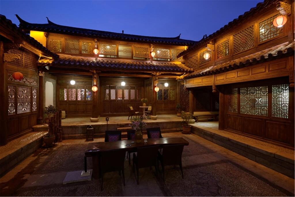 Отель Blossom Hill Inn Lijiang Weavingland в Лицзяне