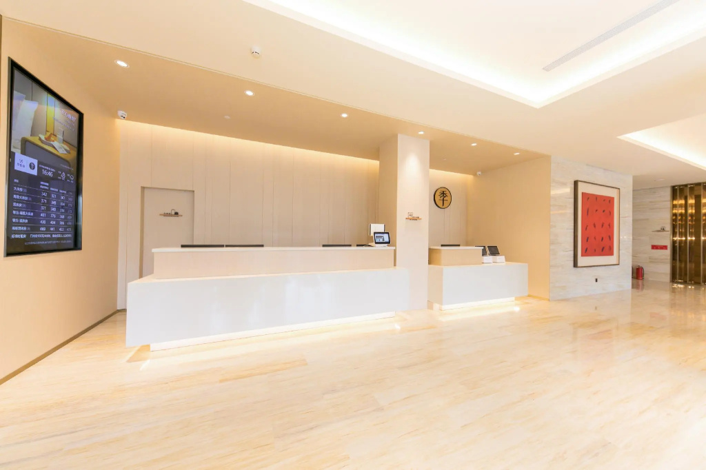 Lobby & Reception