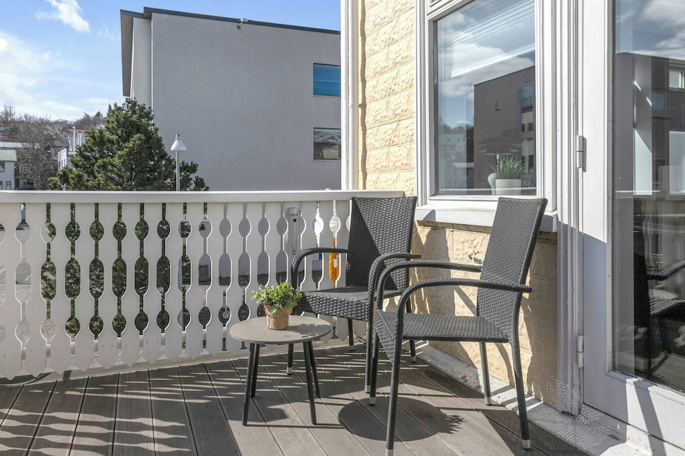 Nice two Bedroom, Downtown Apartment With Balcony