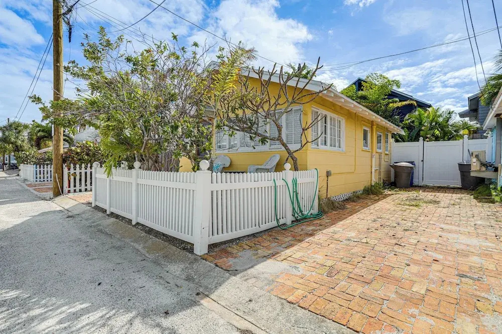 Sunny Treasure Island Bungalow, 200 Steps to Beach, Treasure Island