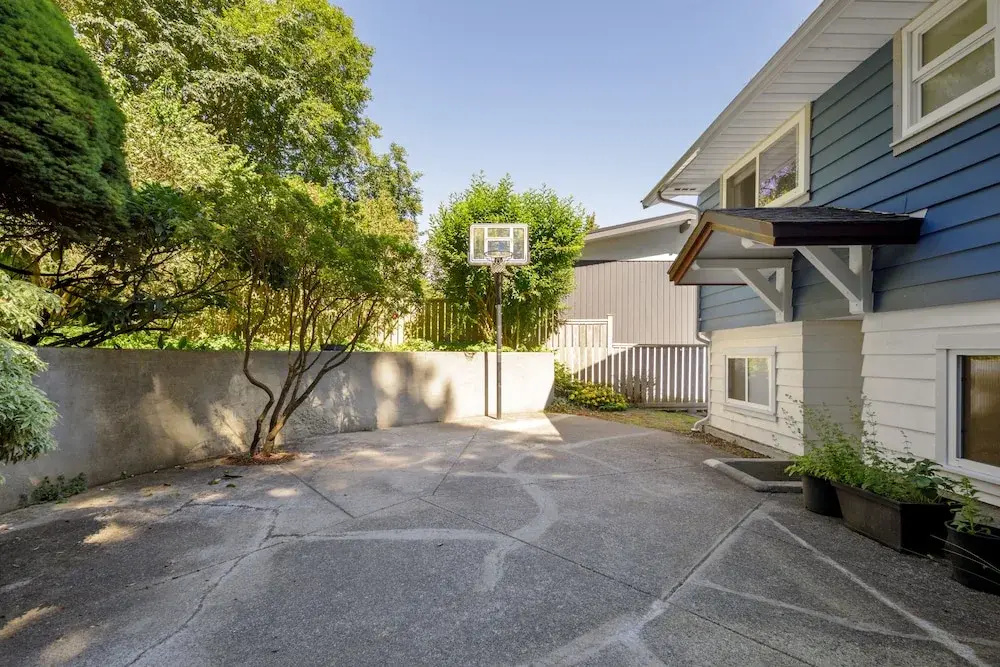 981 Bayview Dr