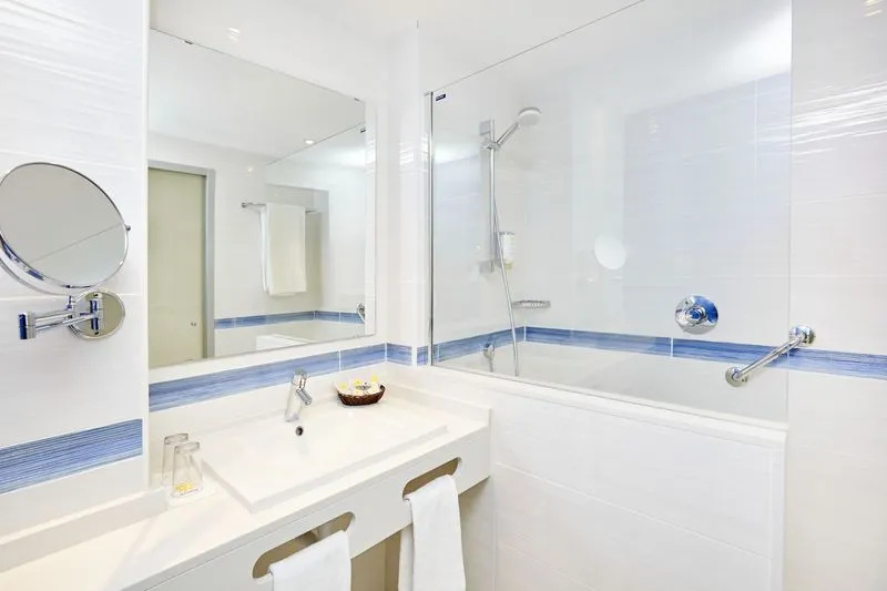 Standard Double room with balcony (full double bed)