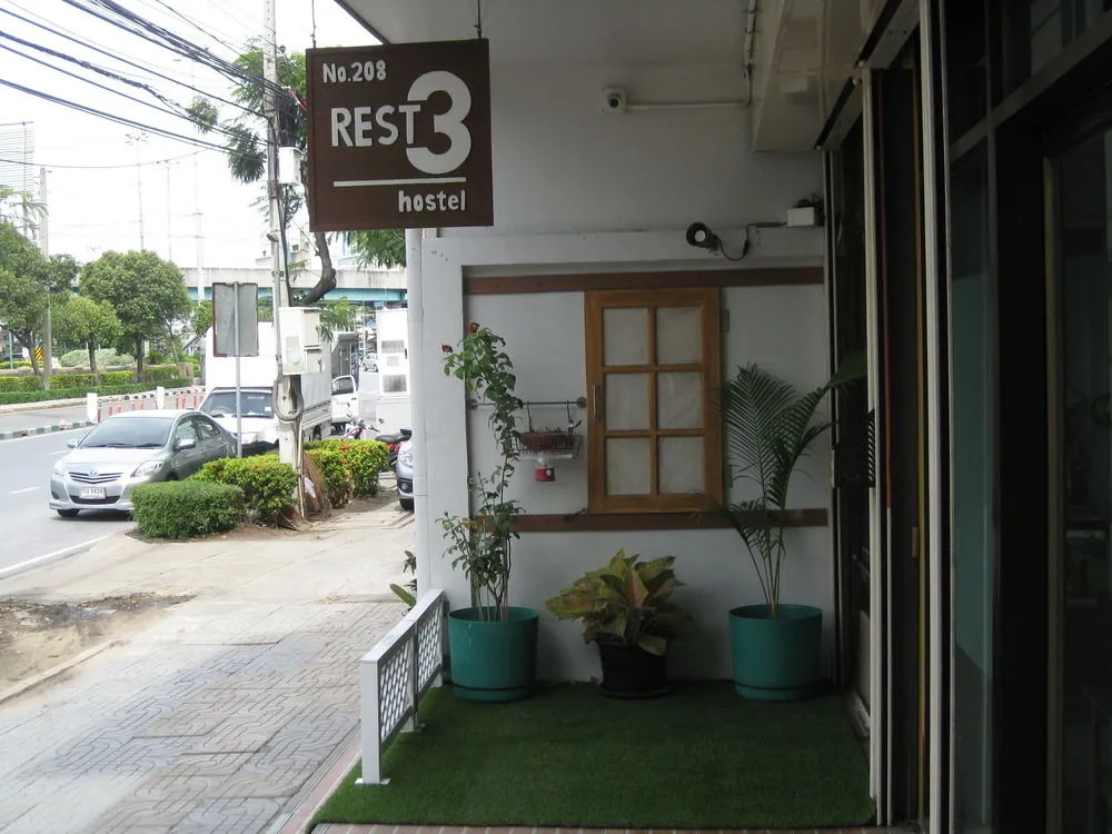 Rest 3 Hostel
